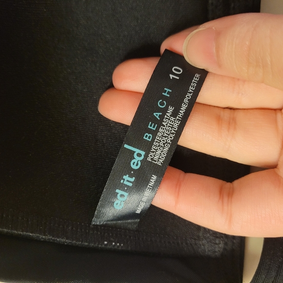 Black triangle swim top - size 10 - padded - Picture 3 of 3